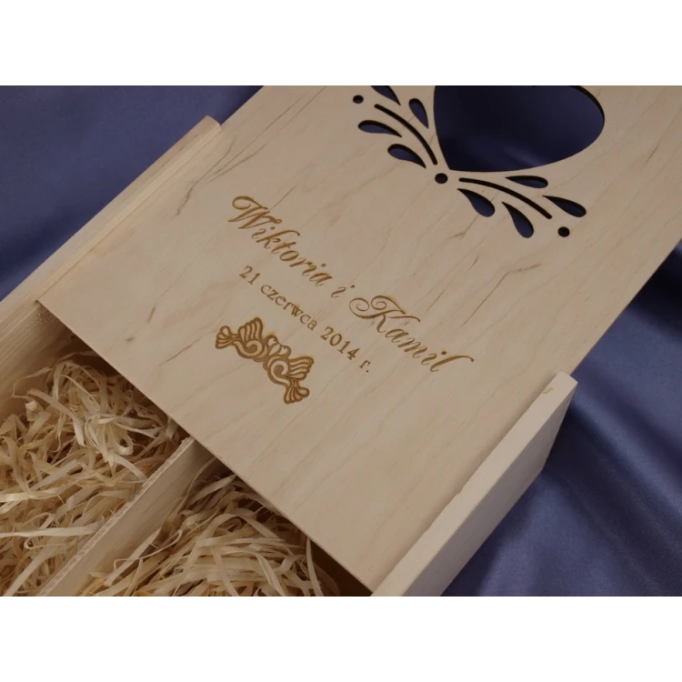 Skrzynka drewniana z kieliszkami  na ślub lub rocznicę - SK01