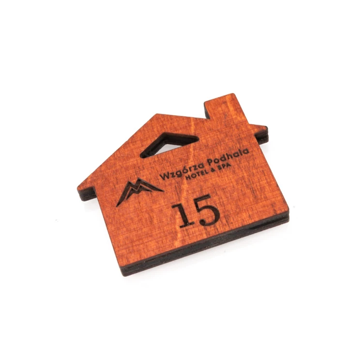 Brelok drewniany Domek z Kominem 1 kolor oranż wym. 55x43mm - BD041