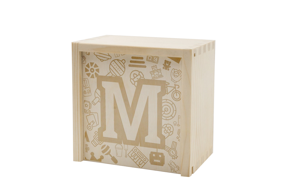 Drewniana kostka z metryczką dziecka w drewnianym pudełku z grawerem - prezent na Chrzest - KSD004