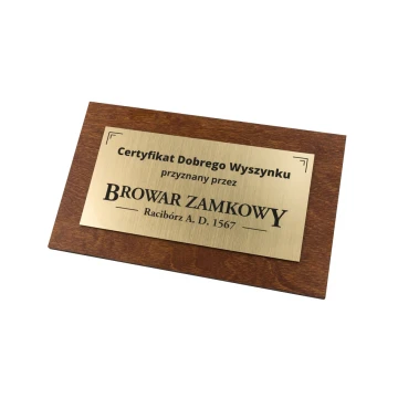 Drewniany certyfikat pamiątkowy z tabliczką grawerowaną - wymiary: 250x150mm - TAB104