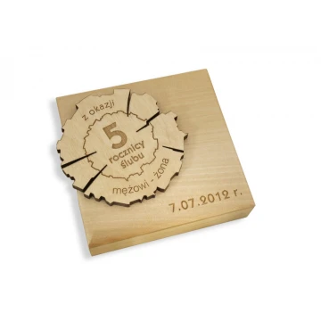  Medal drewniany na 5 rocznicę ślubu (drewnianą) w kasecie z drewna - kolor jasny - MGR011