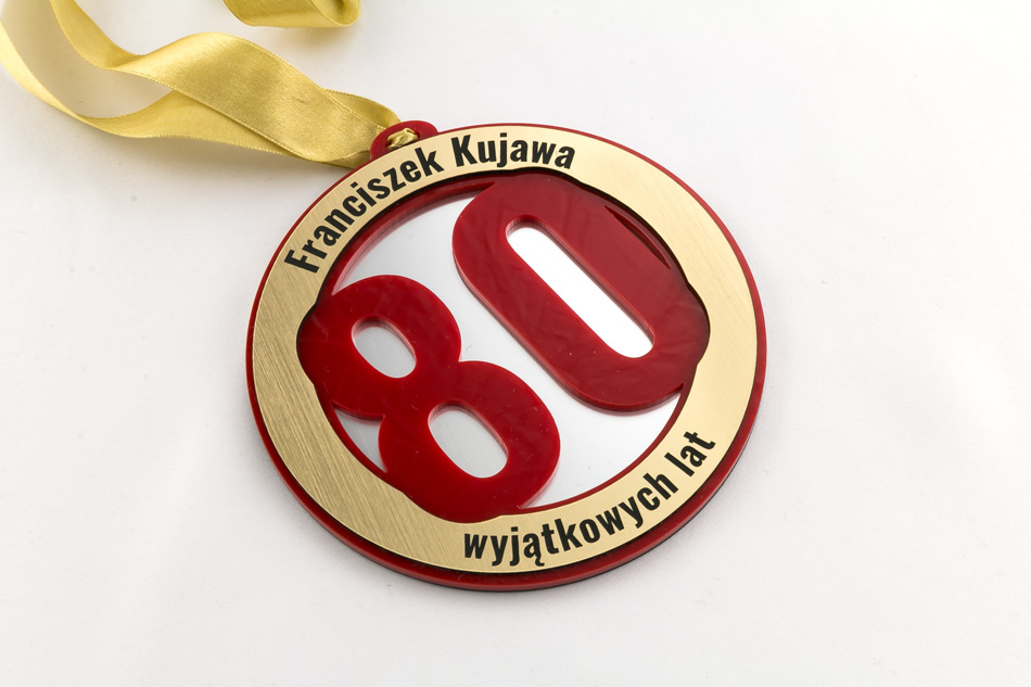 Medal Jubileuszowy na 80-te urodziny - średnica 12 cm - czerwony akryl