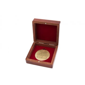 Medal z mosiądzu w kasetce drewnianej