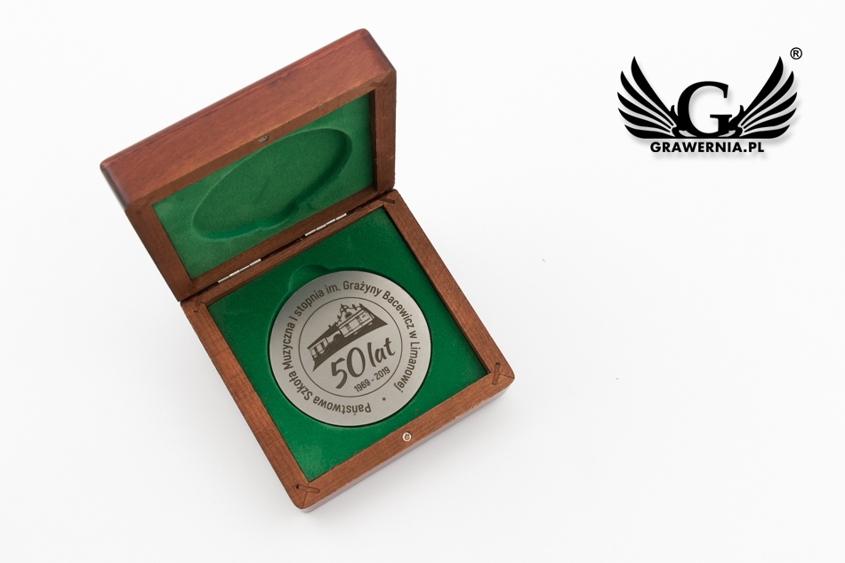 Pamiątkowy medal w drewnianej kasetce - średnica 70mm - MGR081