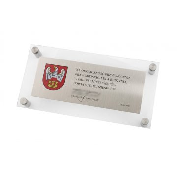 Tabliczka pamiątkowa z mosiądzu srebrzonego na akrylu i czterech stalowych dystansach - wym. 220x110mm - TAB125 
