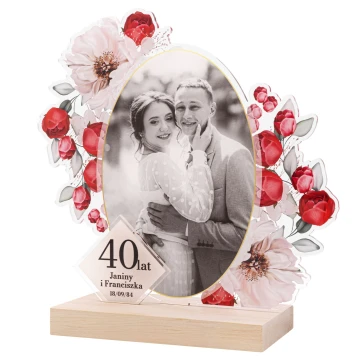 Personalizowana statuetka na rocznicę ślubu z fotografią i cyfrą 40 na drewnianej podstawie