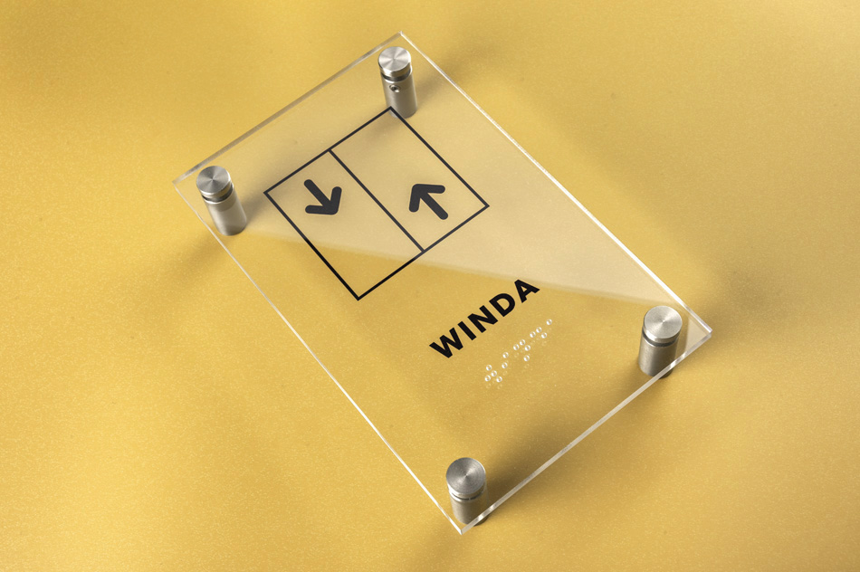 Winda - tabliczka z plexi z alfabetem Braille\'a na dystansach - wym. 100x160mm - TAB261