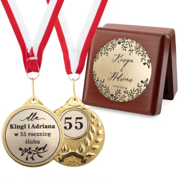 Złote medale na 55-tą szmaragdową rocznicę ślubu - komplet w kasecie z drewna - MGR112